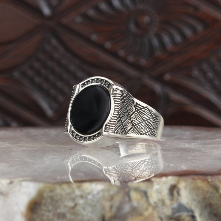 Hand Engraved Onyx Stone 925 Sterling Silver Men's Ring Hand Engraved Onyx Stone 925 Sterling Silver Men's Ring