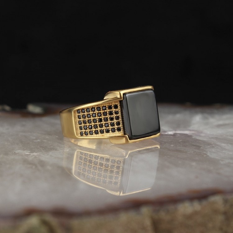 14 Carat Gold Onyx Stone Men's Ring 14 Carat Gold Onyx Stone Men's Ring