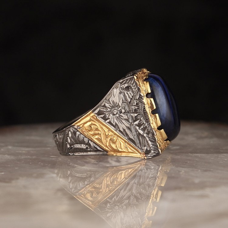 Kalem İşçilikli Rodaj Kaplamalı El İşçiliği Kaplangözü Taşlı 925 Ayar Gümüş Erkek Yüzük Kalem İşçilikli Rodaj Kaplamalı El İşçiliği Kaplangözü Taşlı 925 Ayar Gümüş Erkek Yüzük