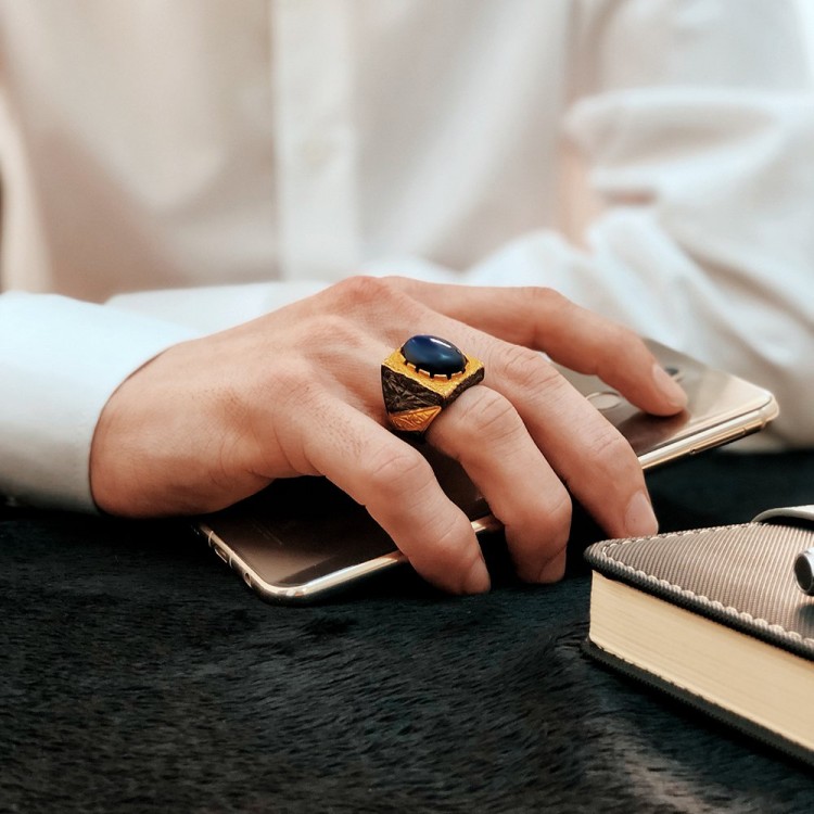 Kalem İşçilikli Rodaj Kaplamalı El İşçiliği Kaplangözü Taşlı 925 Ayar Gümüş Erkek Yüzük Kalem İşçilikli Rodaj Kaplamalı El İşçiliği Kaplangözü Taşlı 925 Ayar Gümüş Erkek Yüzük