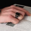 خاتم رجالي من الفضة الإسترلينية عيار 925 محفور يدويًا بحجر العقيق