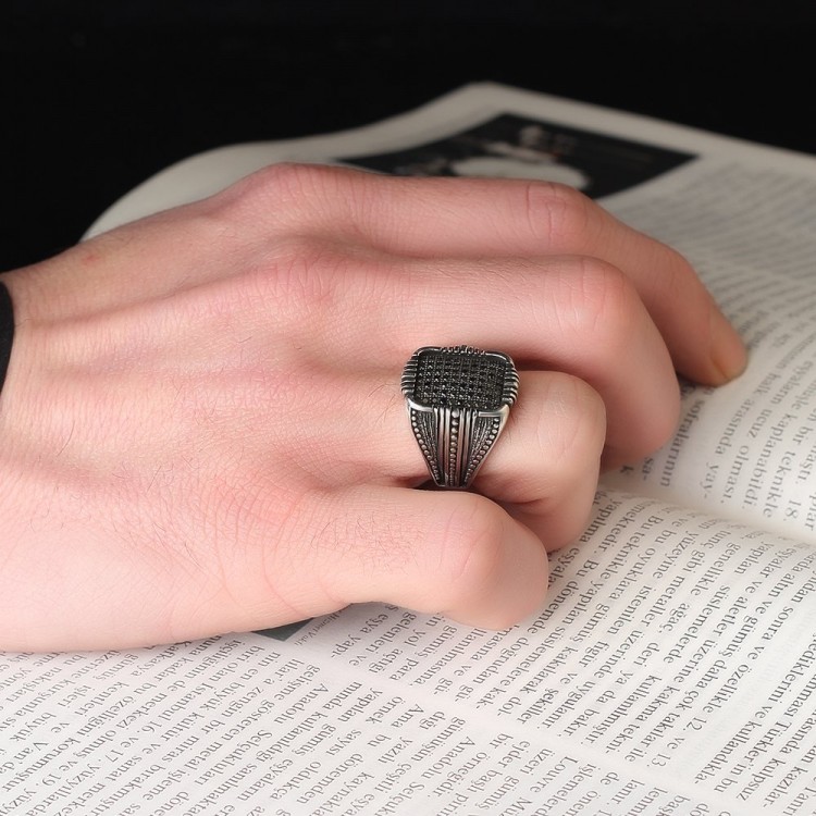 خاتم رجالي من الفضة الإسترلينية عيار 925 محفور يدويًا بأحجار دقيقة