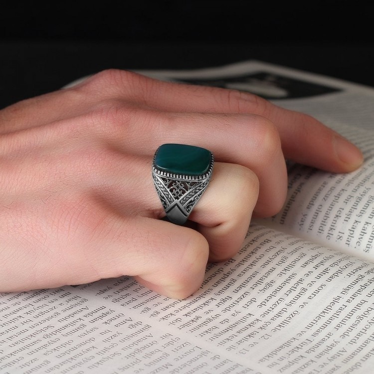 خاتم رجالي من الفضة الإسترلينية عيار 925 محفور يدويًا بحجر العقيق