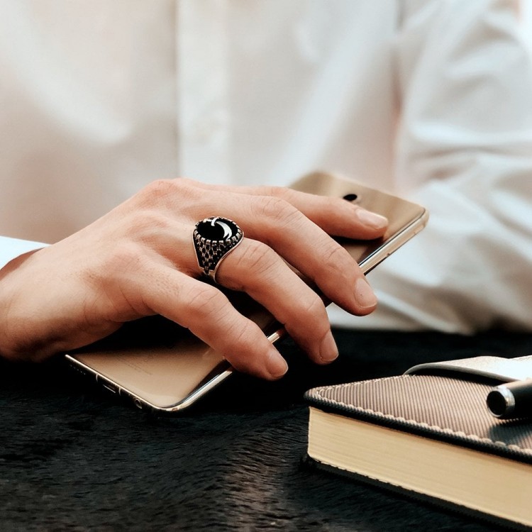 خاتم رجالي من الفضة الإسترلينية عيار 925 مرصع بحجر العقيق ونموذج سيف