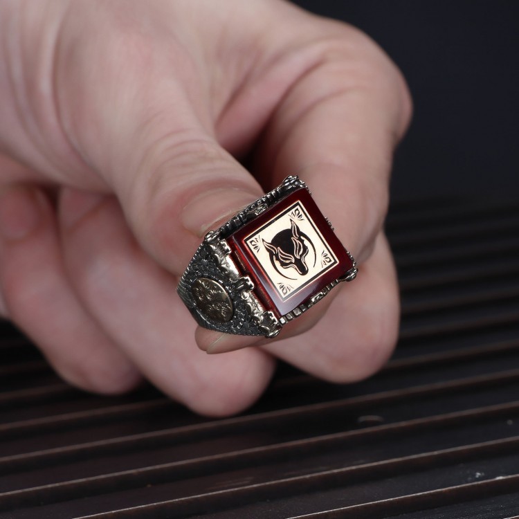 Kurt Simgeli Kehribar Taşlı 925 Ayar Erkek Gümüş Yüzük