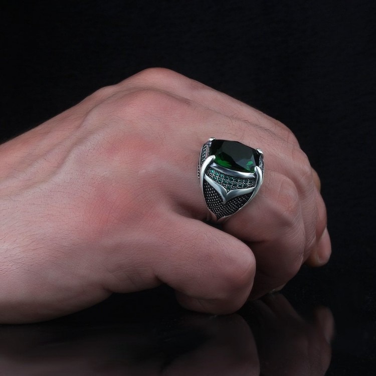 925 Sterling Silver Men's Ring with Green Zircon Stone